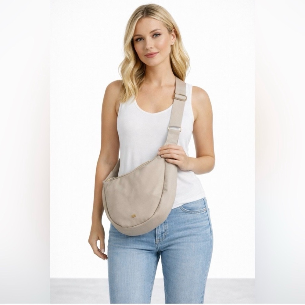Elegant Cream Shoulder Bag — image 7 of 8